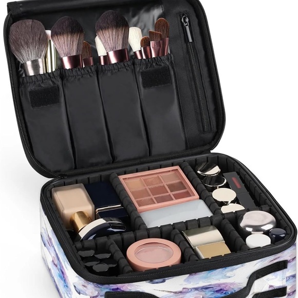New Travel MakeUp Case and Accessories - Picture 11 of 13